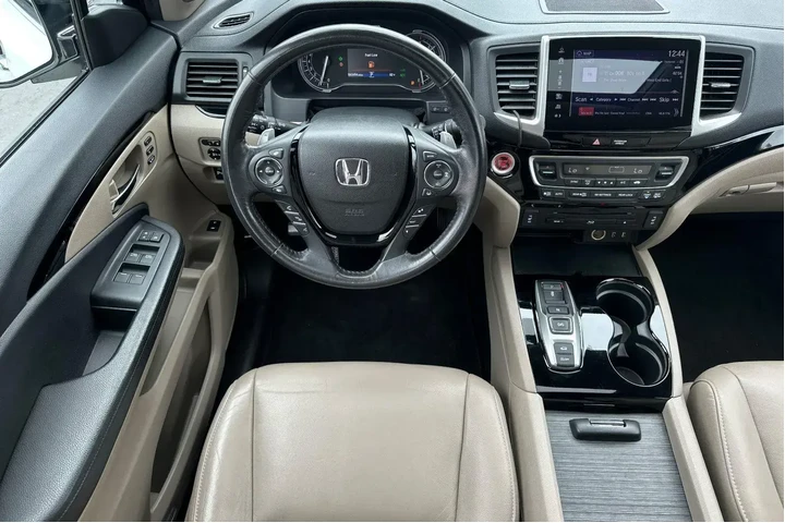 $22715 : Honda Pilot 2017 AWD Touring image 5