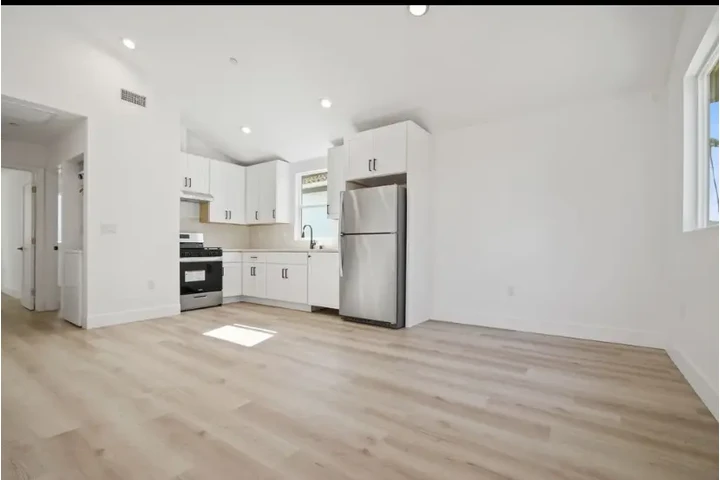 $2780 : 3bed and 2bath in Koreantown image 3