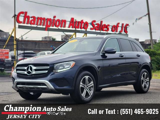 Used 2019 GLC GLC 300 4MATIC image 1