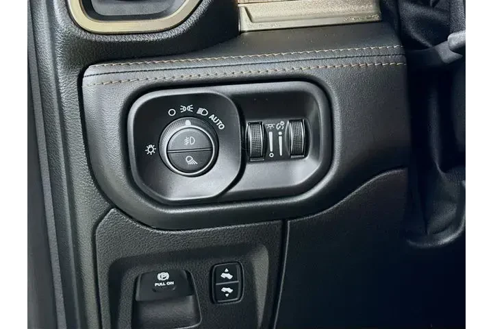 $38500 : Ram 1500 2020 4x4 Laramie Lo image 9