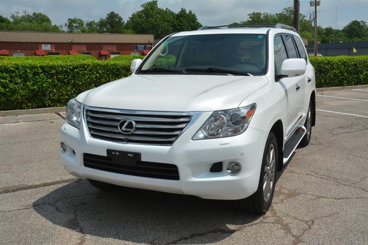 2011 LX 570 image 2