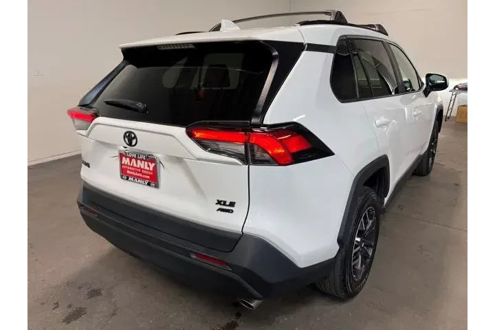 $29964 : Toyota RAV4 2023 AWD XLE 4dr image 3