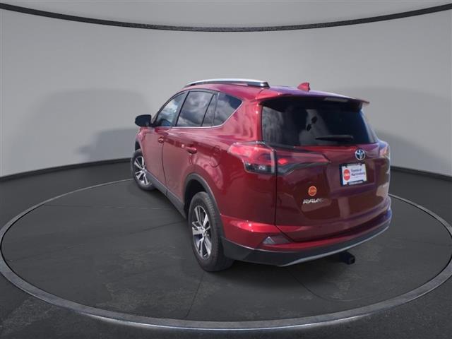 $19500 : PRE-OWNED 2018 TOYOTA RAV4 XLE image 7