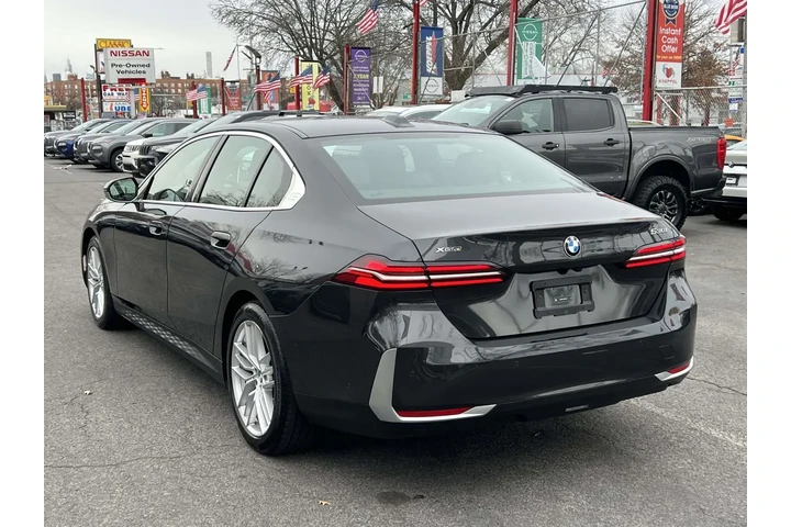 $38490 : BMW 5 Series 2024 AWD 530i x image 8