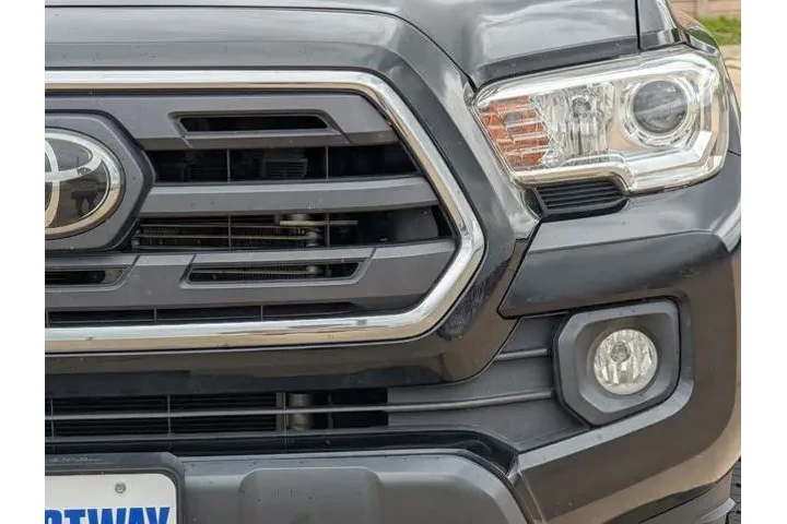 $26495 : Toyota Tacoma 2019 4x2 TRD O image 8