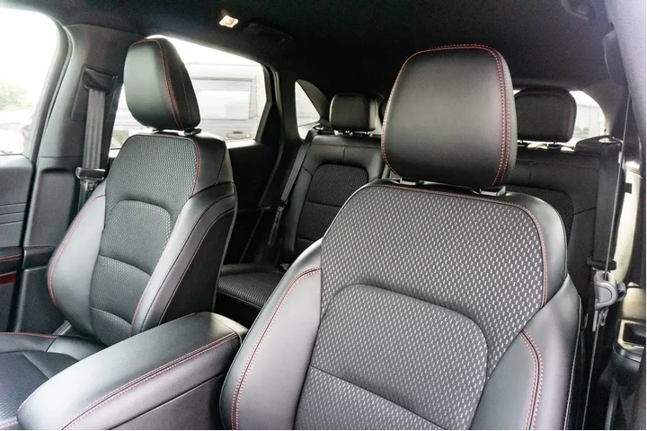 $27977 : Ford Escape 2025 ST-Line 4dr image 10