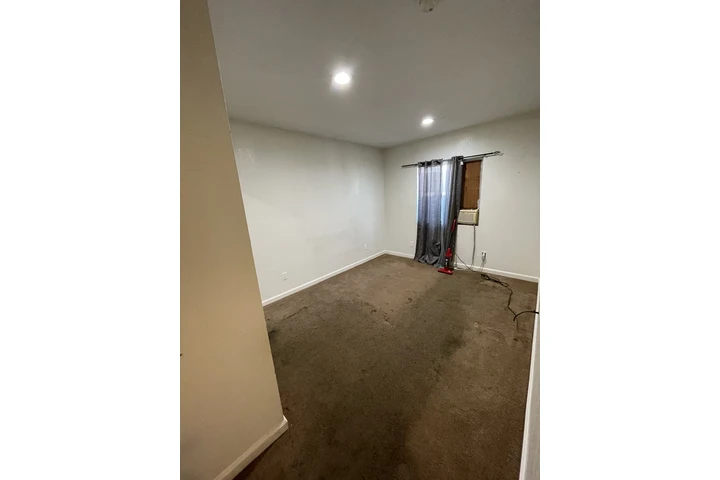 $1000 : Se renta recámara para 2 image 1