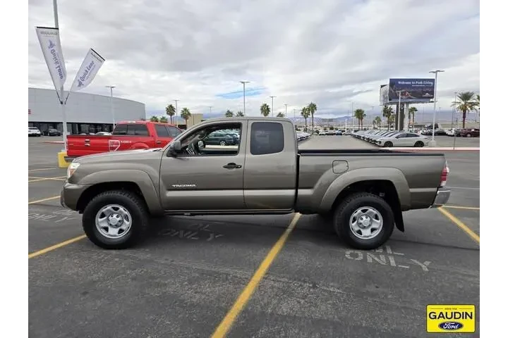 $16777 : Toyota Tacoma 2013 4x2 PreRu image 4