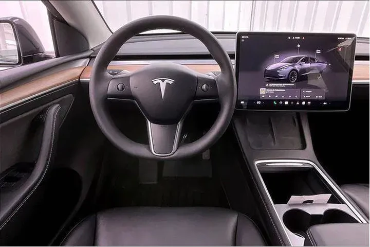 $28490 : Tesla Model Y 2023 AWD Long image 5