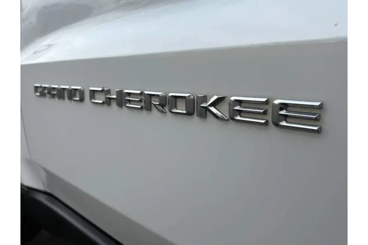 $11900 : 2016 Grand Cherokee Laredo image 10