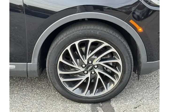 $23995 : Lincoln Nautilus 2020 AWD Re image 7