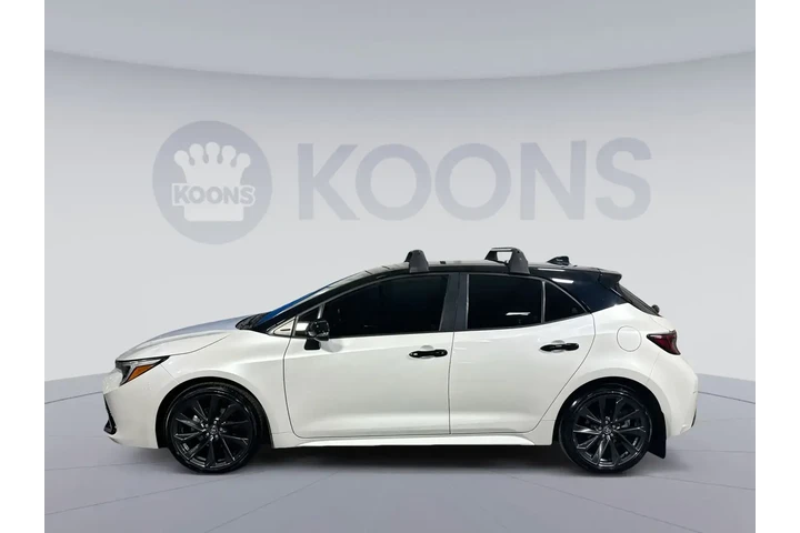 $24877 : Toyota Corolla Hatchback 202 image 2