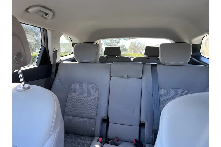 $7000 : 2017 Hyundai Santa Fe SE image 6