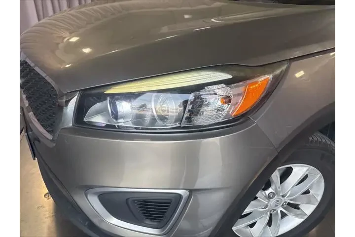 $9999 : Kia Sorento 2017 LX V6 4dr S image 7
