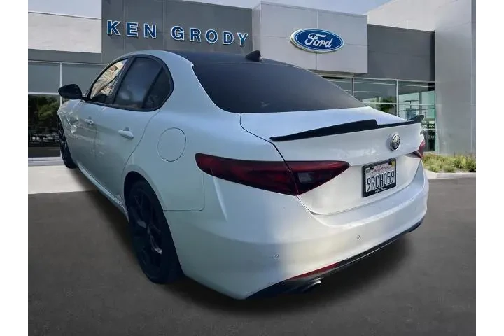 $22132 : Alfa Romeo Giulia 2021 Ti 4d image 5