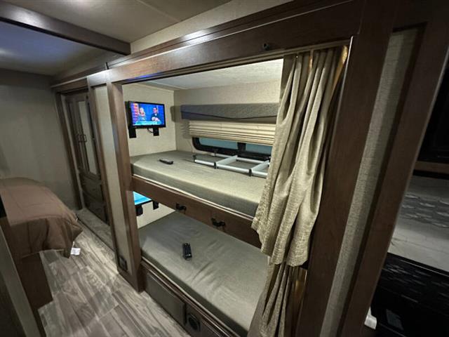 $69999 : 2020 Thor Motor Coach ACE 30.2 image 4