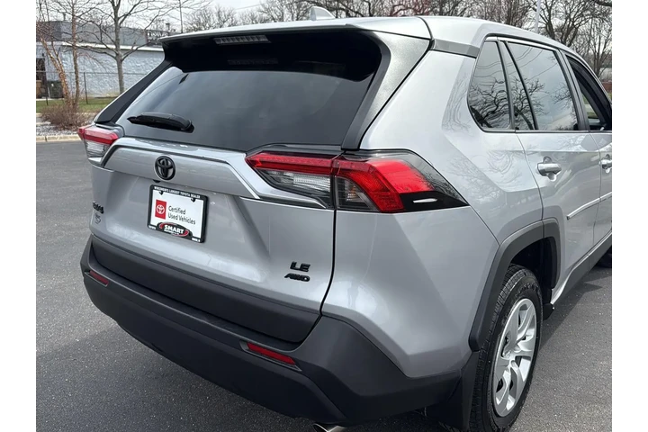 $27698 : Gold Certified 2022 RAV4 LE image 9