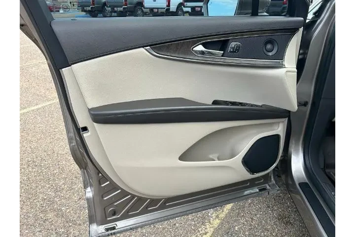 $26987 : Lincoln Nautilus 2020 Reserv image 9