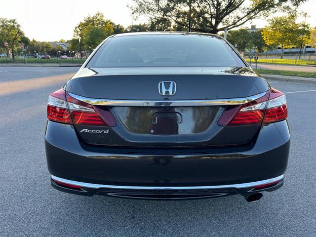 $10900 : 2016 Accord LX image 7