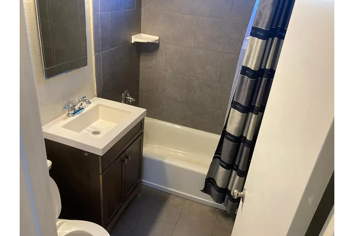 $1480 : North Hollywood 3 - 1.5 Bath🏡 image 7