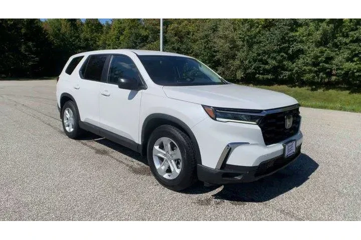 $33474 : Honda Pilot 2023 AWD LX 4dr image 2
