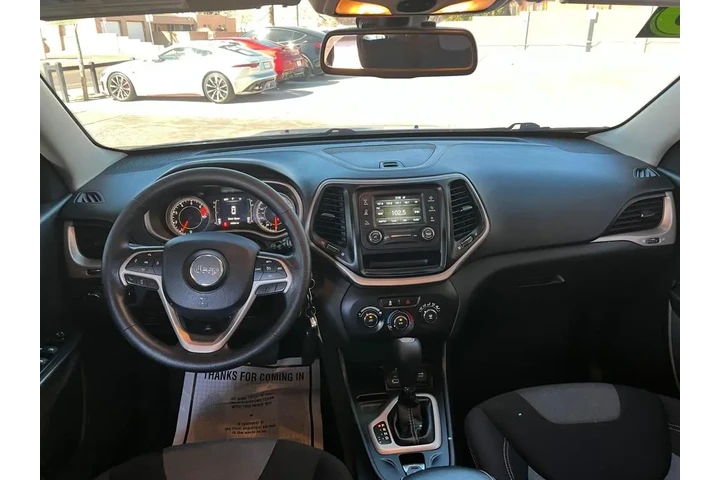 2016 Cherokee Sport FWD image 9