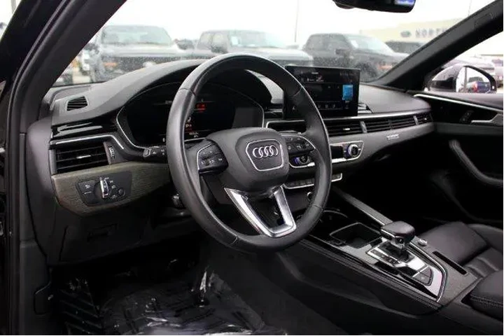 $26977 : Audi A4 2023 AWD quattro S l image 8