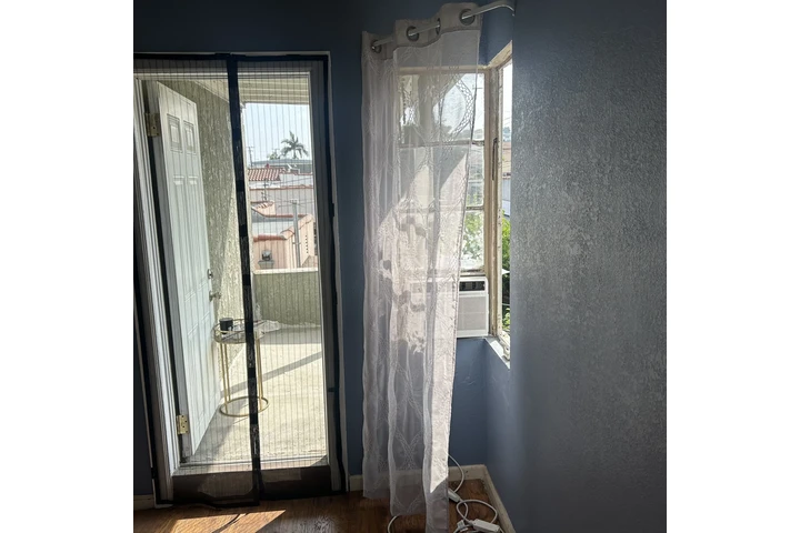 $700 : Cuarto en East Los Angeles image 4
