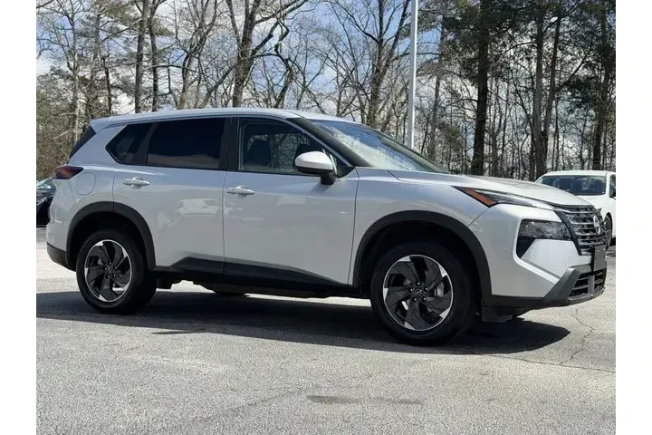 $20961 : Nissan Rogue 2025 SV 4dr Cro image 2