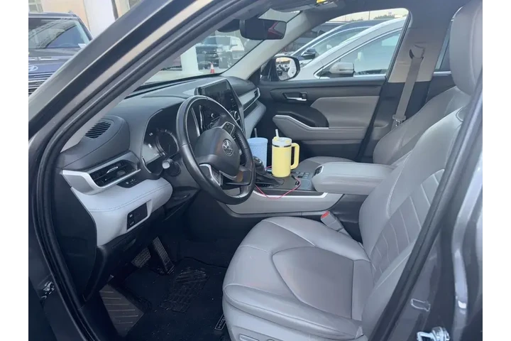 $39341 : Toyota Highlander Hybrid 202 image 1