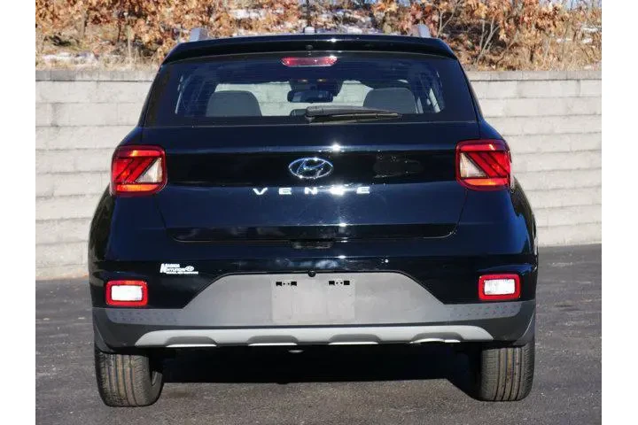 $17495 : Hyundai VENUE 2023 SEL 4dr C image 5