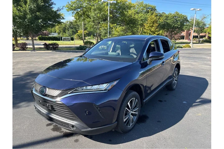 $25979 : 2021 Venza image 9