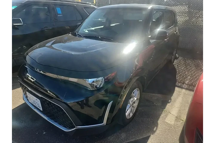 $17591 : Kia Soul 2023 LX 4dr Crossov image 3