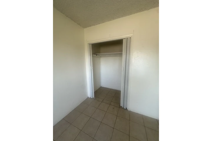 $2300 : Apartamento En Rosemead Ca image 3