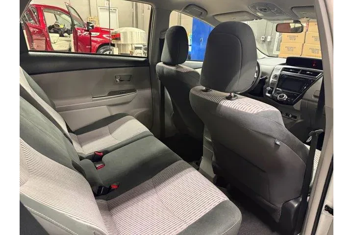 $10981 : Toyota Prius v 2015 Two 4dr image 10