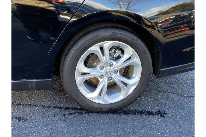 $23050 : Honda Accord 2024 LX 4dr Sed image 9