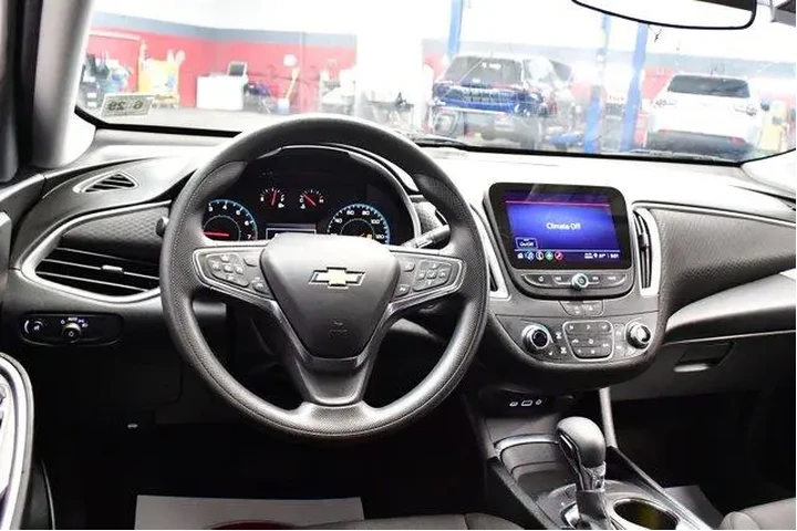 $20994 : Chevrolet Malibu 2024 LT 4dr image 8