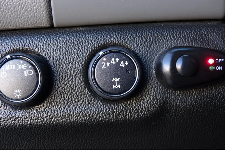 $12990 : 2018 Colorado WT image 9