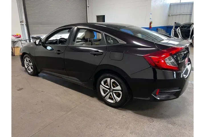 $15707 : Honda Civic 2016 LX 4dr Seda image 5