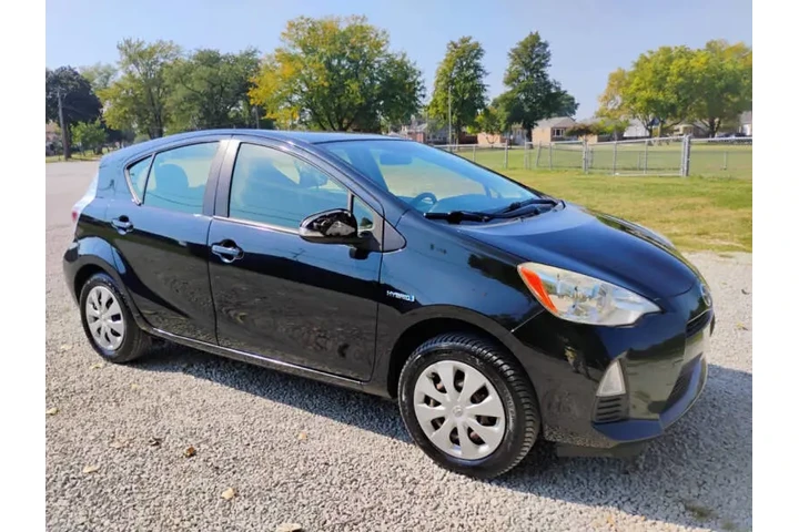 $7995 : 2014 Prius c Three image 2