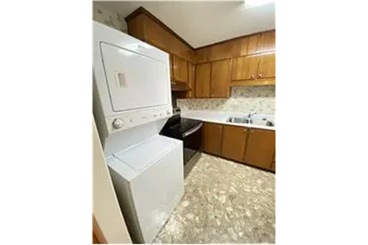 $1600 : Rental property with 2 bedro image 6