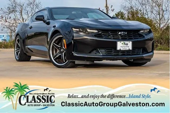 $30225 : Chevrolet Camaro 2020 LT1 2d image 1