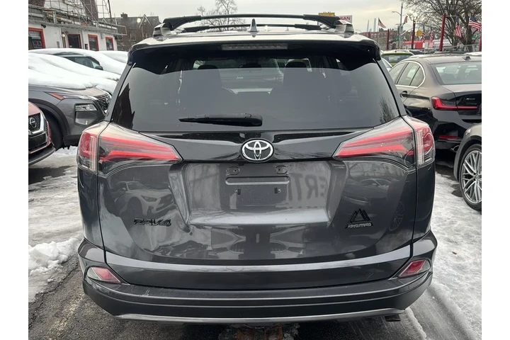 $16990 : Toyota RAV4 2018 AWD Adventu image 5