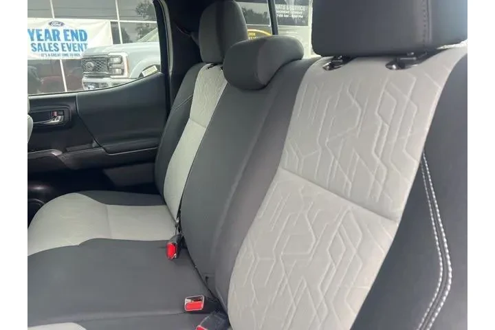 $33995 : Toyota Tacoma 2022 4x4 SR V6 image 9