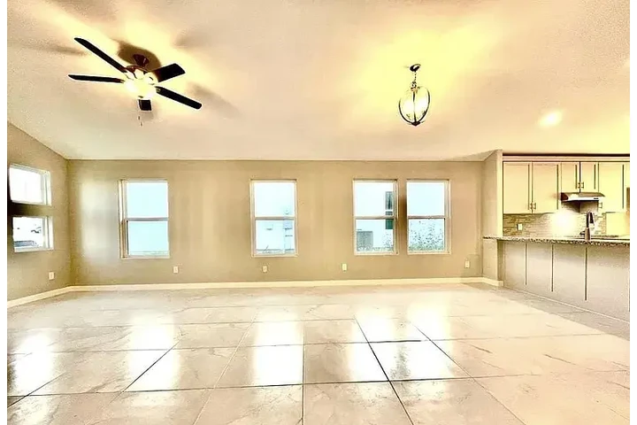 $1100 : HOUSE RENT AVAILABLE LAREDO TX image 10