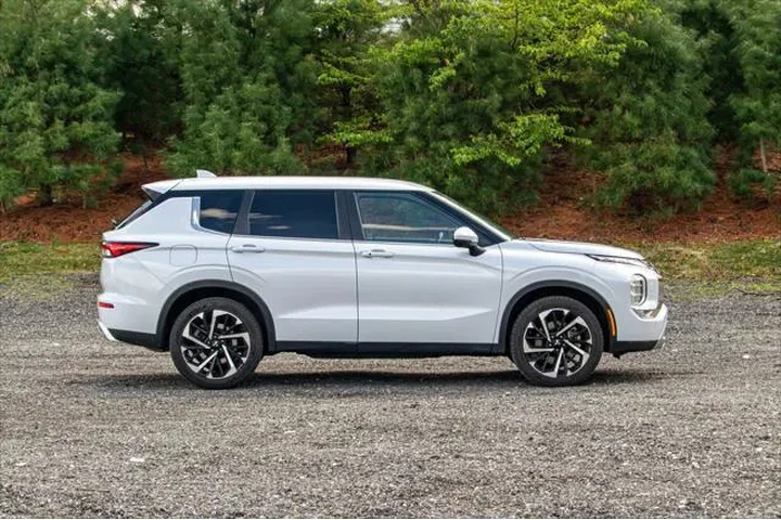 $21195 : Mitsubishi Outlander 2024 AW image 10