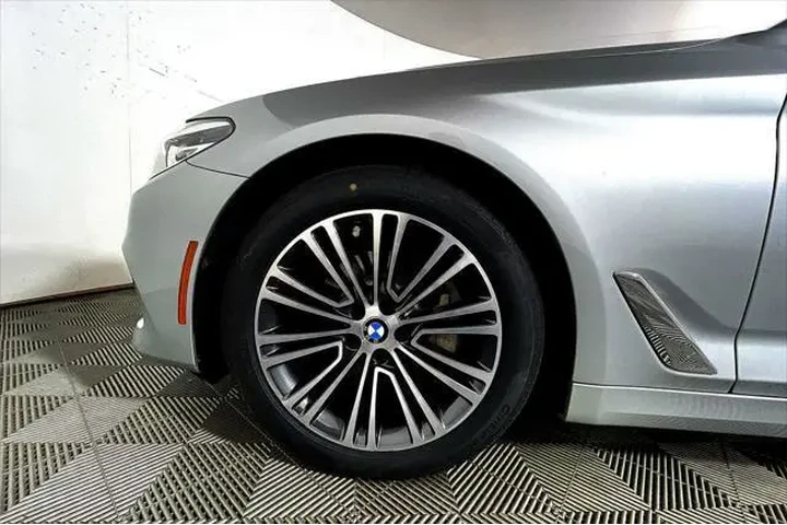 $22943 : BMW 5 Series 2019 AWD 530i x image 8