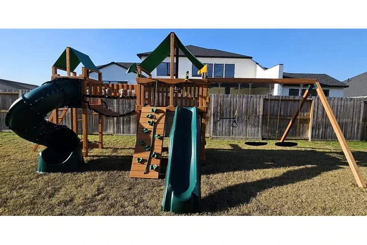 Playset Assemblers Needed Now! image 5
