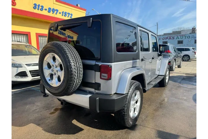 2013 Wrangler Unlimited Sahara image 8