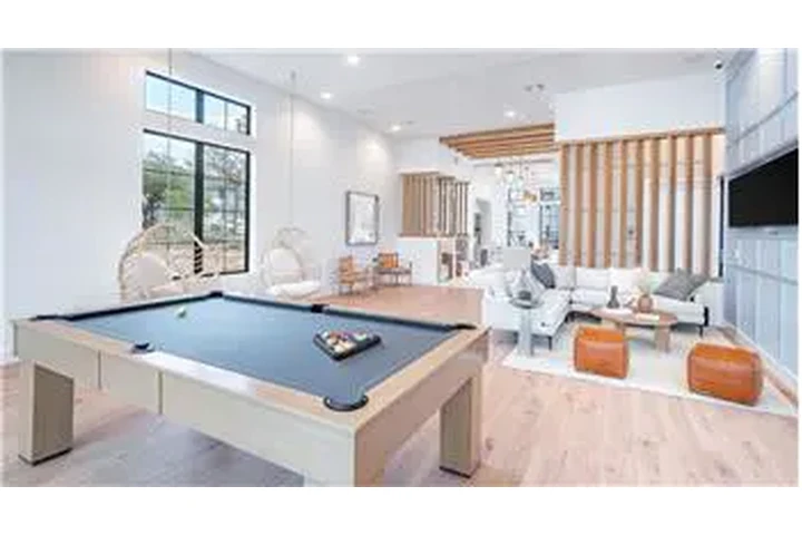 $2015 : Rental property with 2 bedro image 2